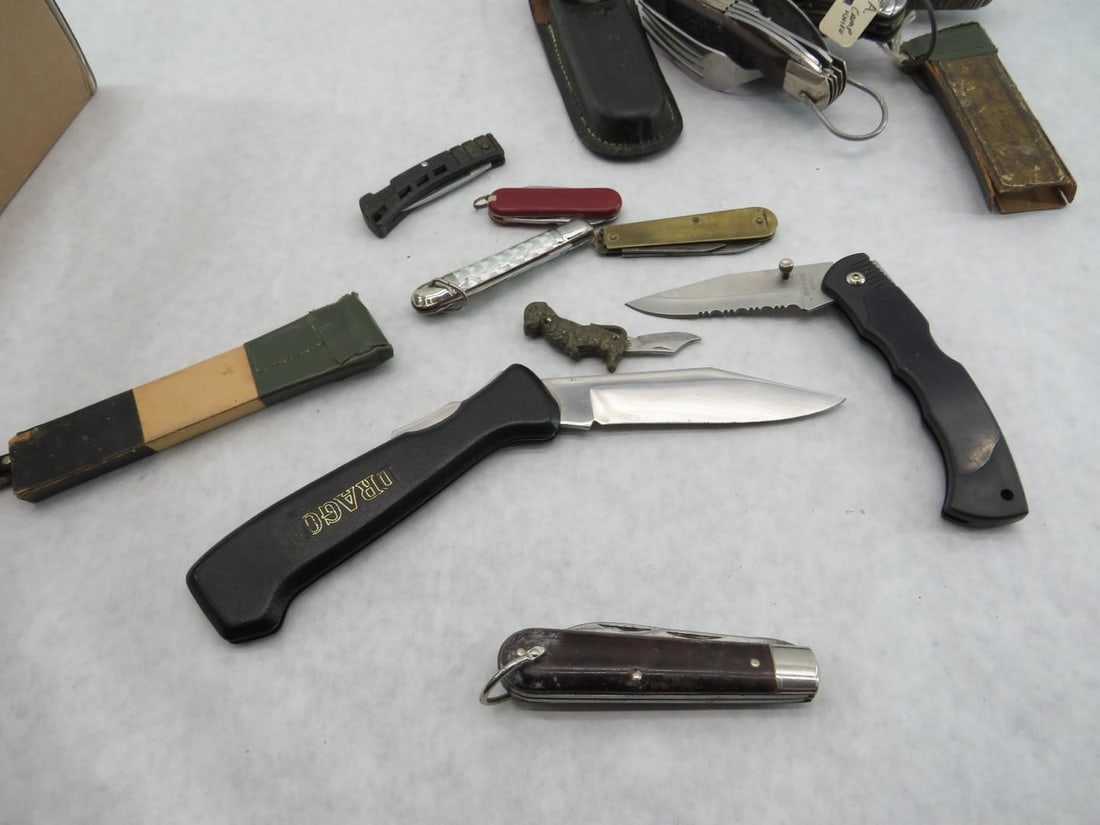 (30) Pieces: Knives, Hatchet, Sheaths - 10