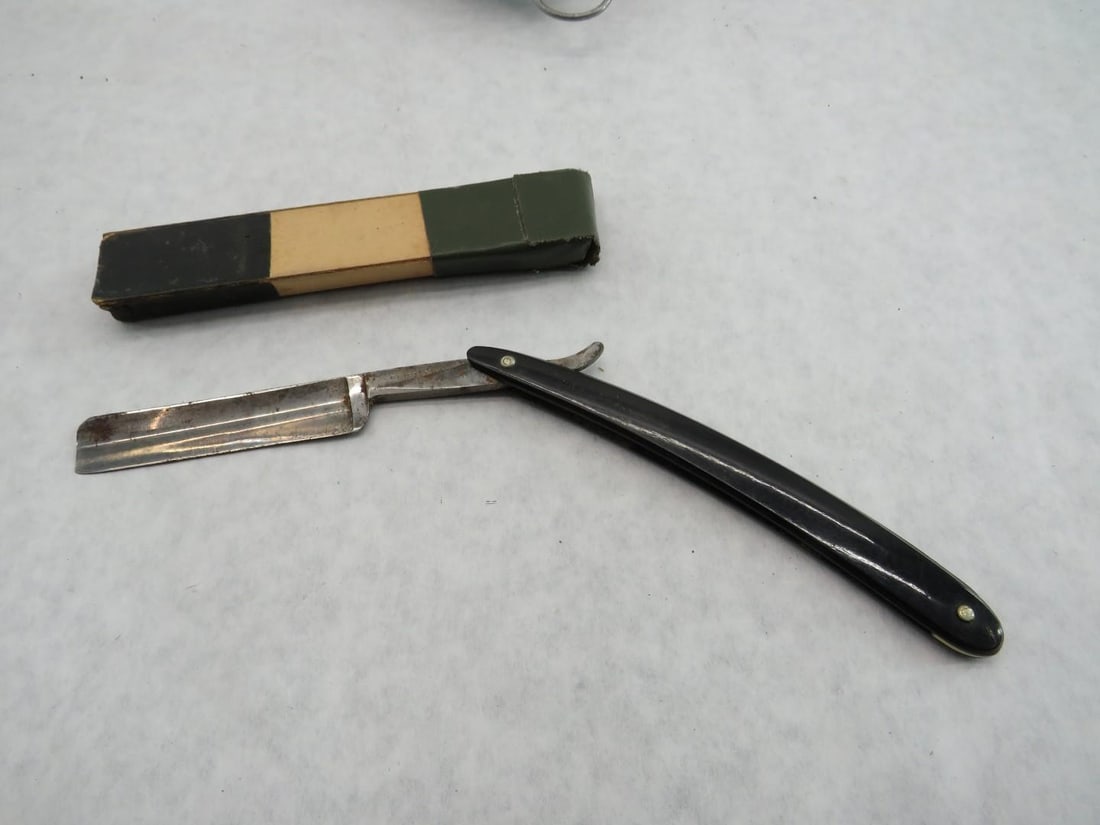 (30) Pieces: Knives, Hatchet, Sheaths - 14