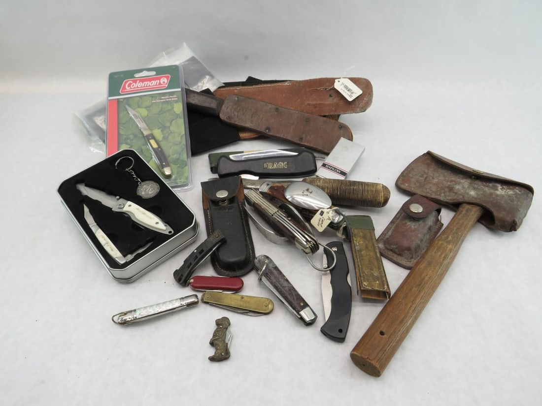 (30) Pieces: Knives, Hatchet, Sheaths: (30) Pieces: Knives, Hatchet, Sheaths 