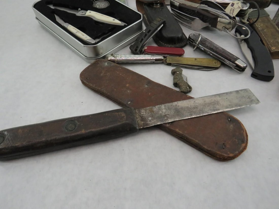 (30) Pieces: Knives, Hatchet, Sheaths - 2