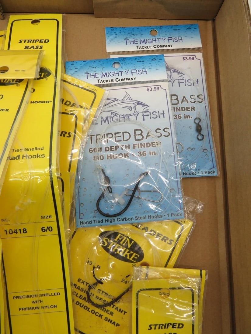 (20+/-) Fin Strike Salt Water Power Lurers & Hooks - 8