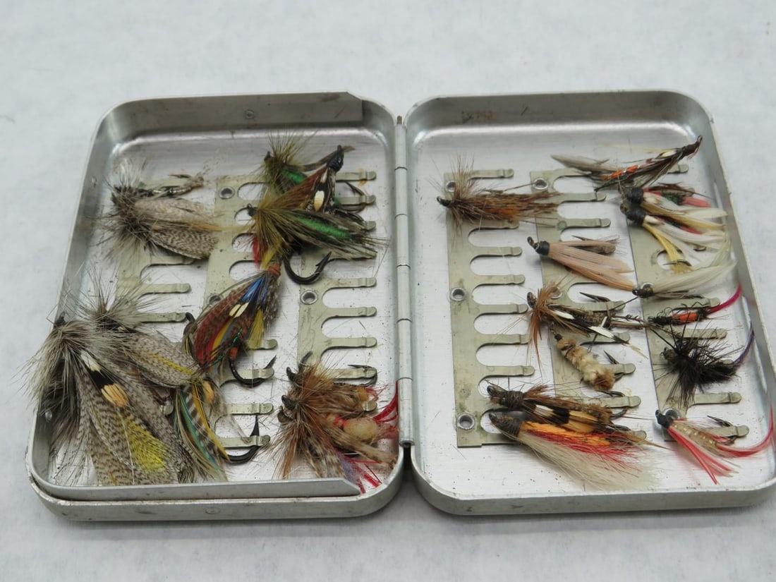 (25+/-) Tied Flies w/ Case - 4