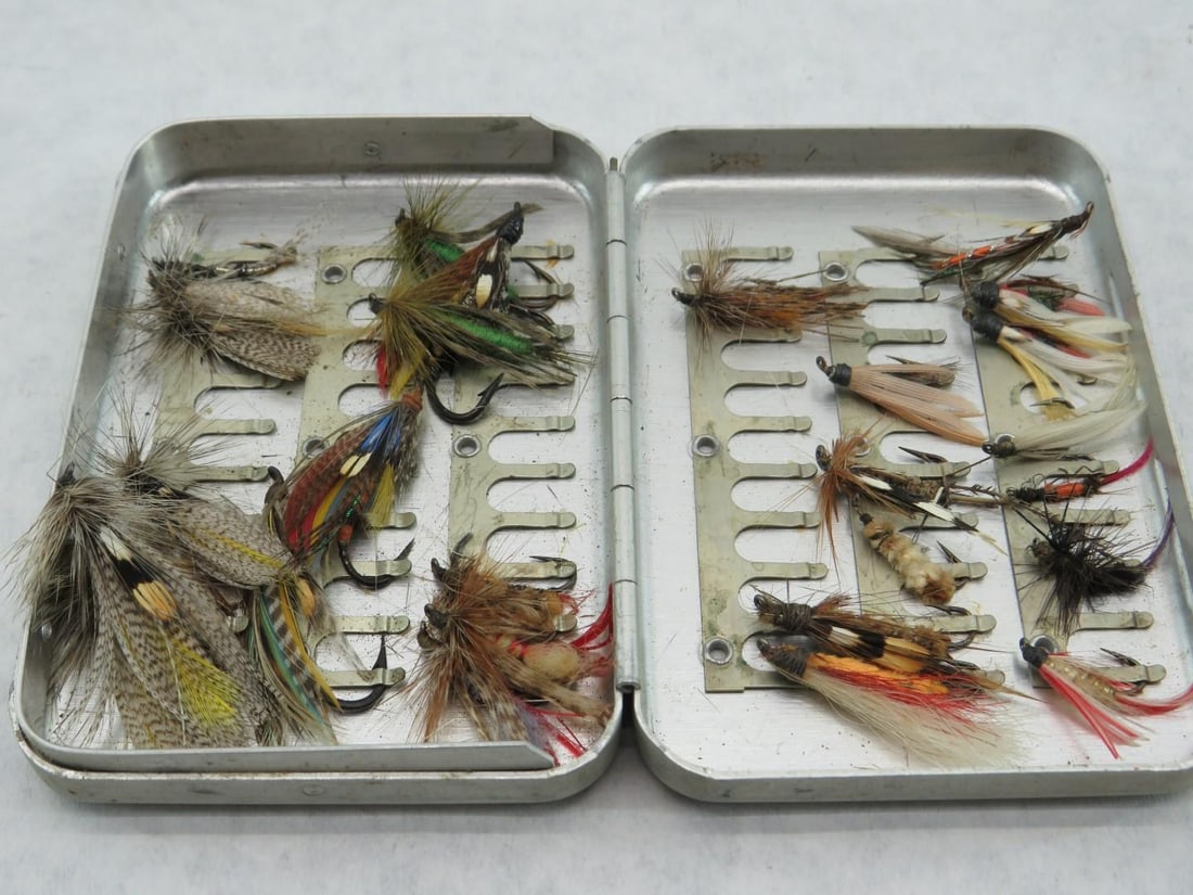 (25+/-) Tied Flies w/ Case - 8