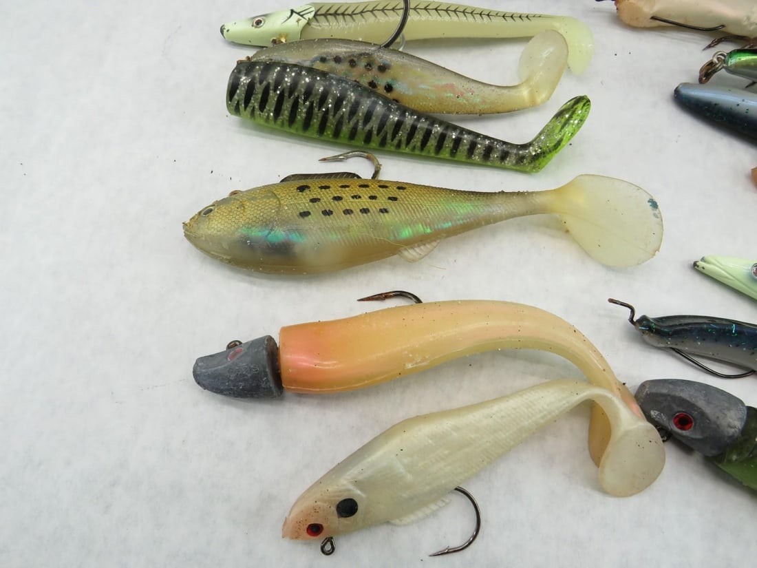 L.L Bean Surf Bag W/ (17) Saltwater Soft Tail Lures - 12