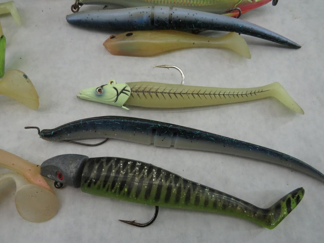 L.L Bean Surf Bag W/ (17) Saltwater Soft Tail Lures - 4