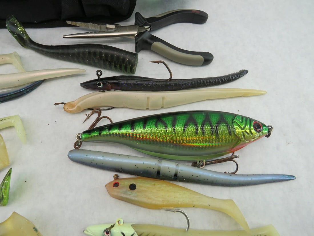 L.L Bean Surf Bag W/ (17) Saltwater Soft Tail Lures - 6