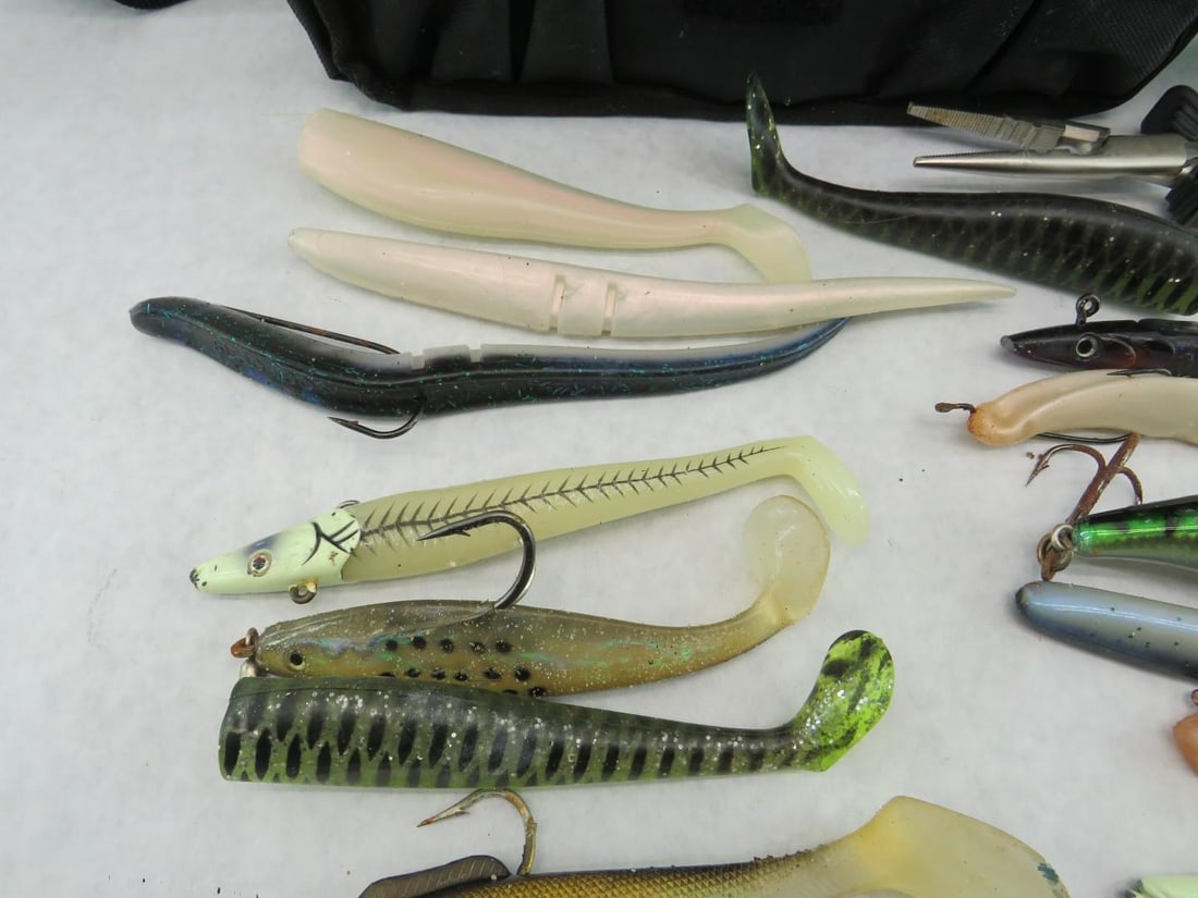 L.L Bean Surf Bag W/ (17) Saltwater Soft Tail Lures - 7