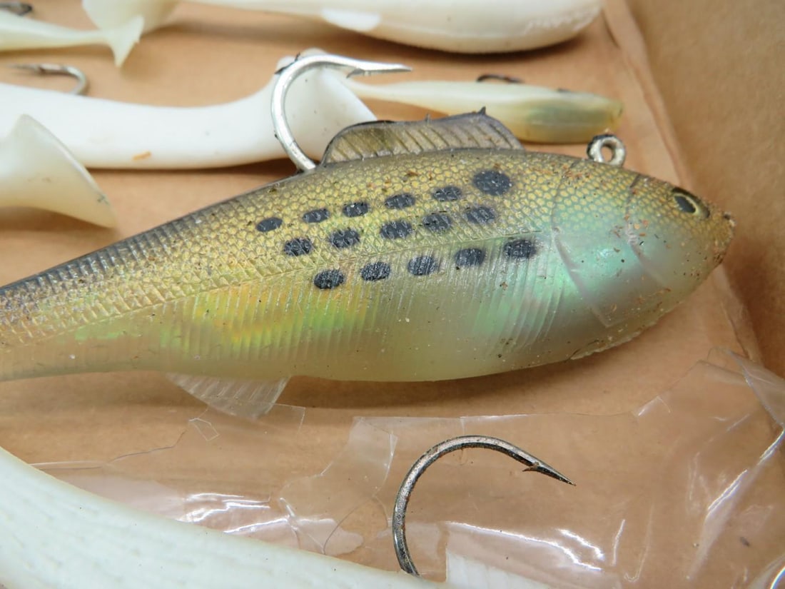 (19) Salt Water Soft Tail Paddle Lurers - 5