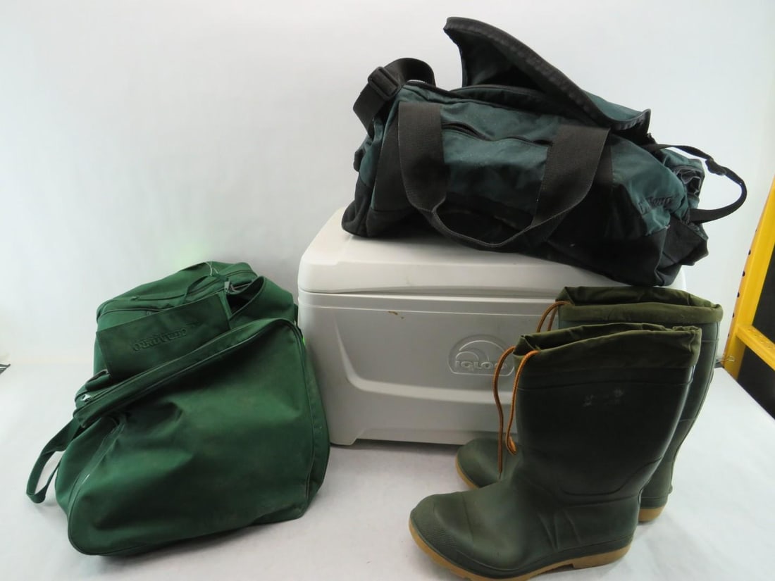 Igloo Cooler & Canvas Tote Bag: Igloo Cooler & Canvas Tote Bag 