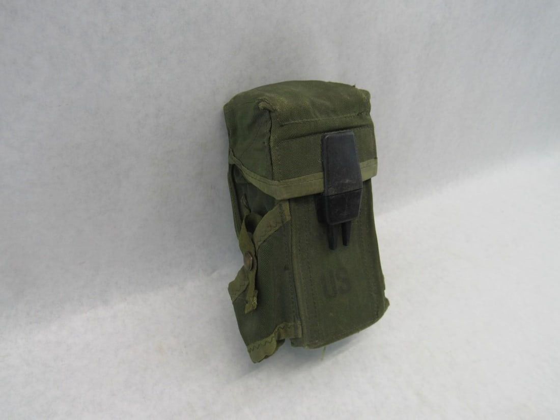 Vintage U.S. Army Issue Magazine Pouch w/(3) M16 5.56 Magazines - 4
