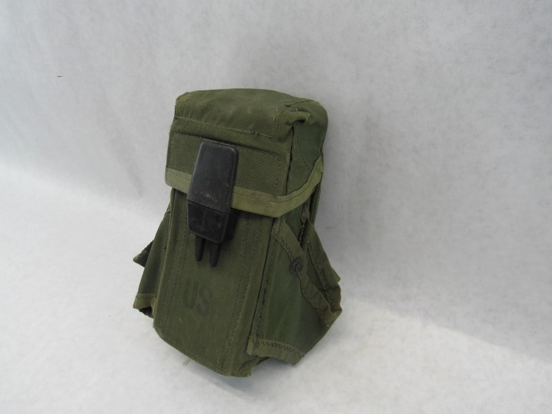 Vintage U.S. Army Issue Magazine Pouch w/(3) M16 5.56 Magazines - 5