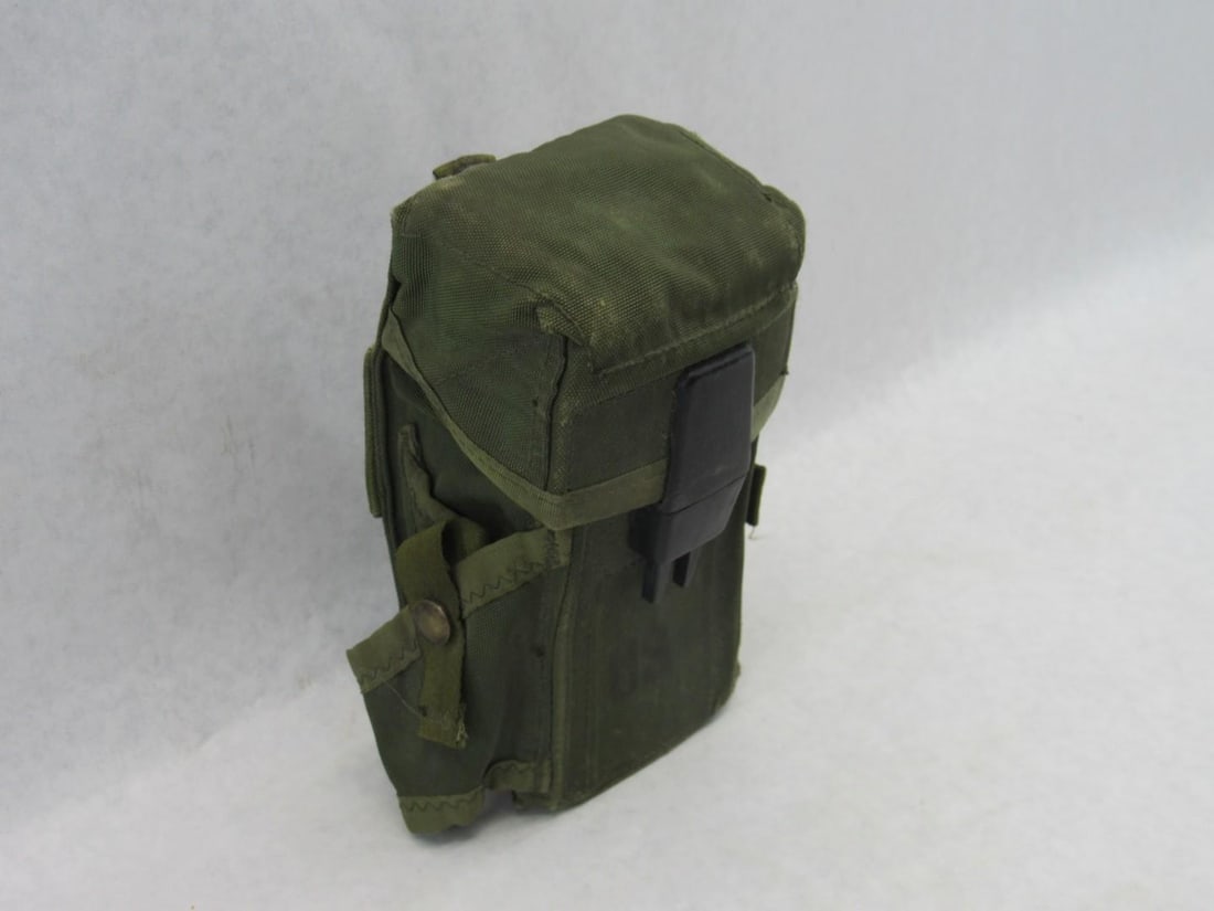Vintage U.S. Army Issue Magazine Pouch w/(3) M16 5.56 Magazines - 4