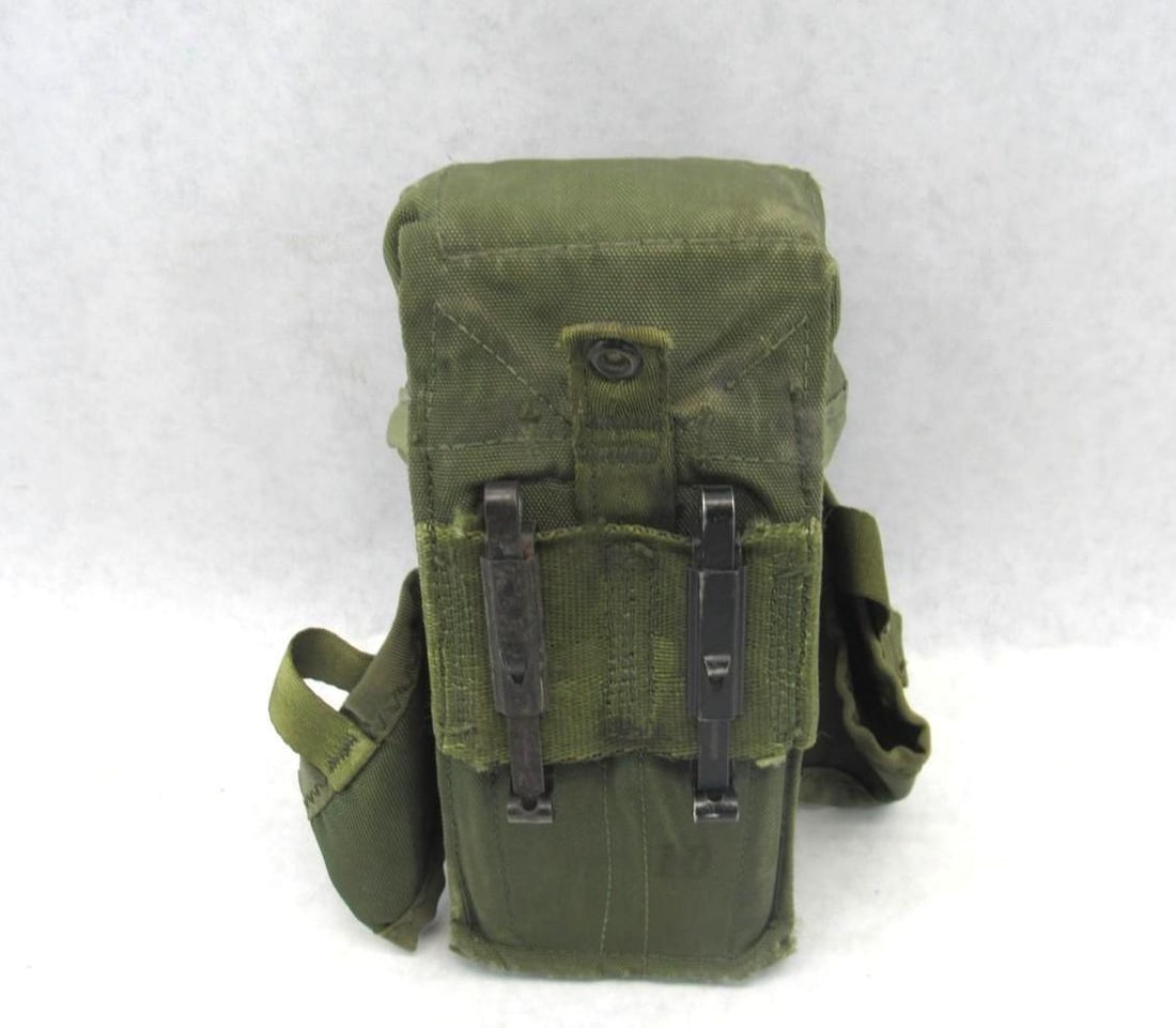 Vintage U.S. Army Issue Magazine Pouch w/(3) M16 5.56 Magazines - 3