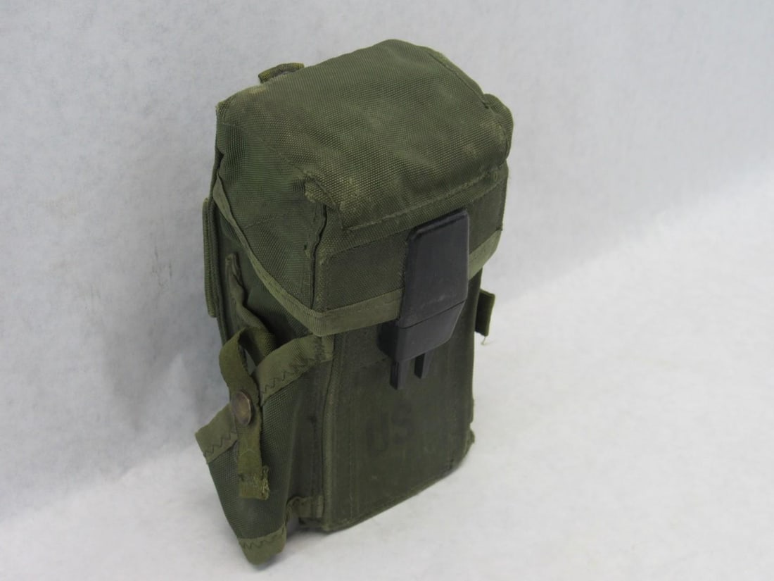Vintage U.S. Army Issue Magazine Pouch w/(3) M16 5.56 Magazines - 4