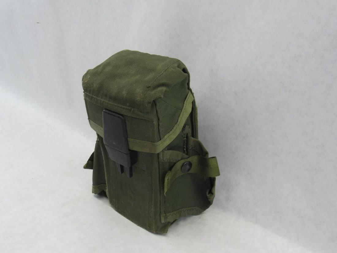 Vintage U.S. Army Issue Magazine Pouch w/(3) M16 5.56 Magazines - 5