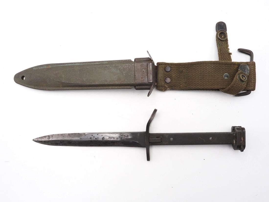 U.S. M7 Knife Colt's 62316 w/ U.S. M8A1 Sheath (1 of 4)
