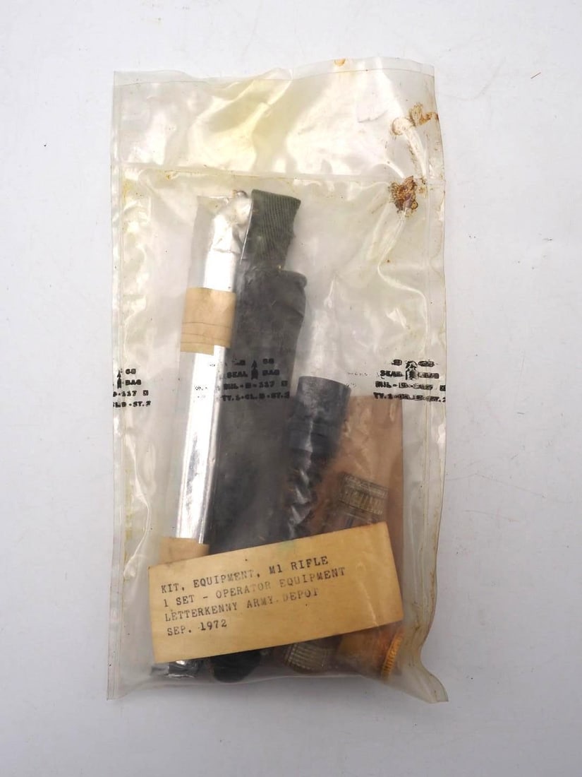 M1 Rifle Operator Equipment Cleaning Kit (1 of 3)