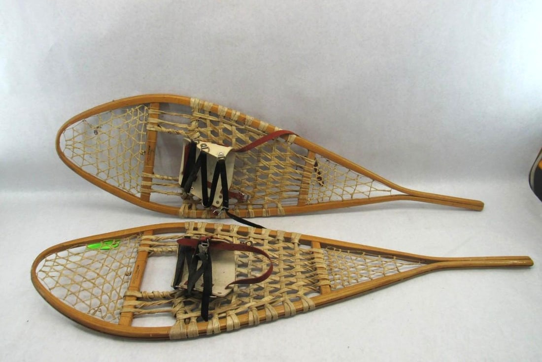 Snowtrek Wood Showshoes: 13.5" x48"L 