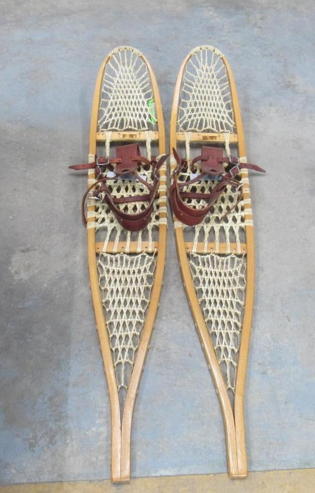 Boutin Wood Snowshoes: 10" x57"L 
