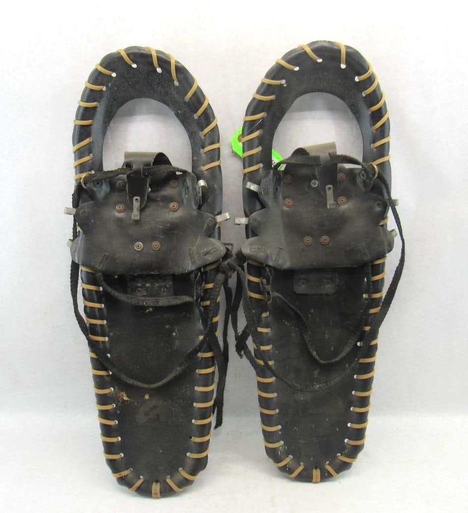 Aluminum Snowshoes: 8.5"x24"L 