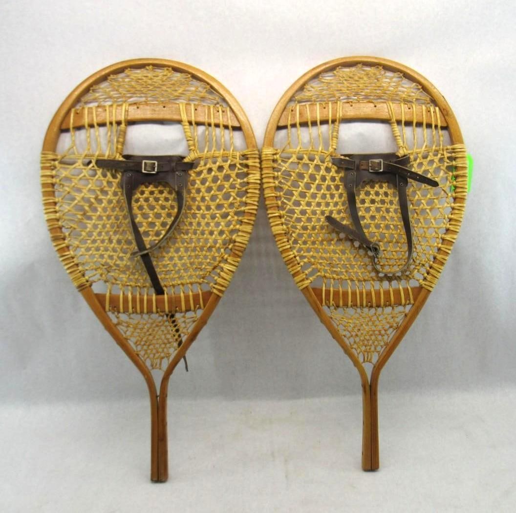 Pelletier Wood Snowshoes: 17"x33"L, 1-has a small crack 