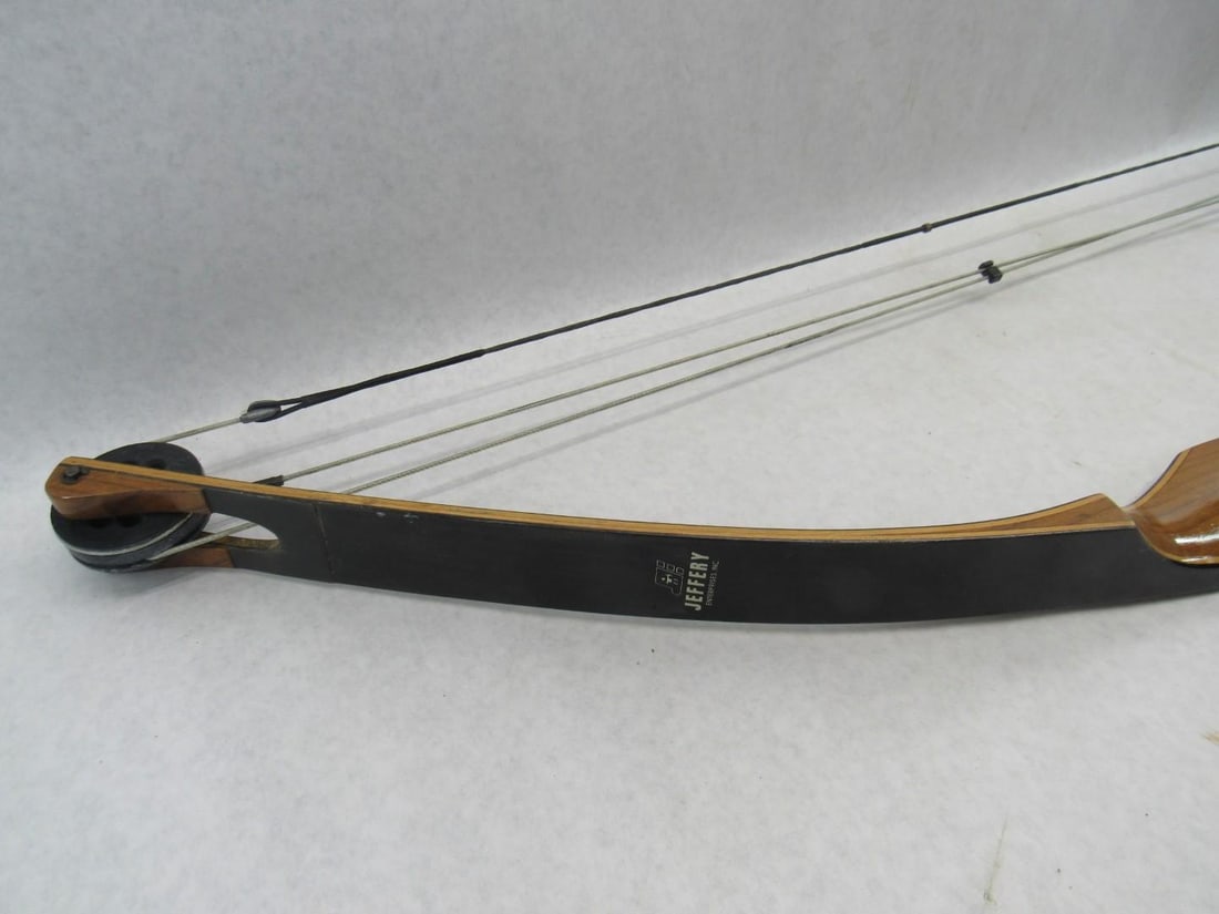 Vintage Jeffery "The Regal" 40.5 Compound Bow - 5