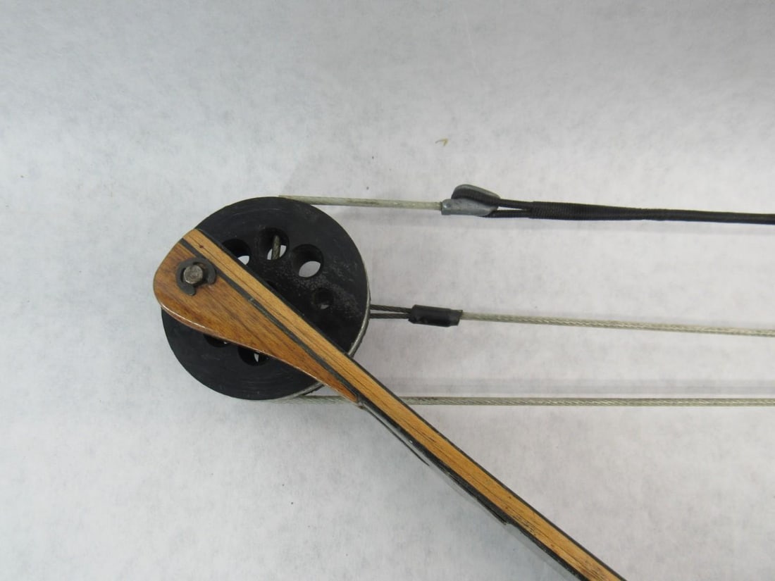 Vintage Jeffery "The Regal" 40.5 Compound Bow - 9