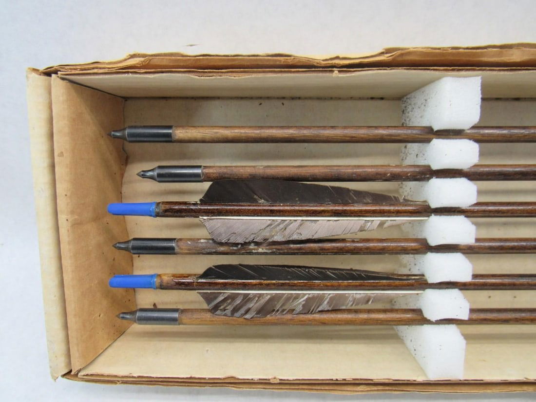 Vintage Dan Quillian's Archery Traditions Long Bow w/Arrows - 20