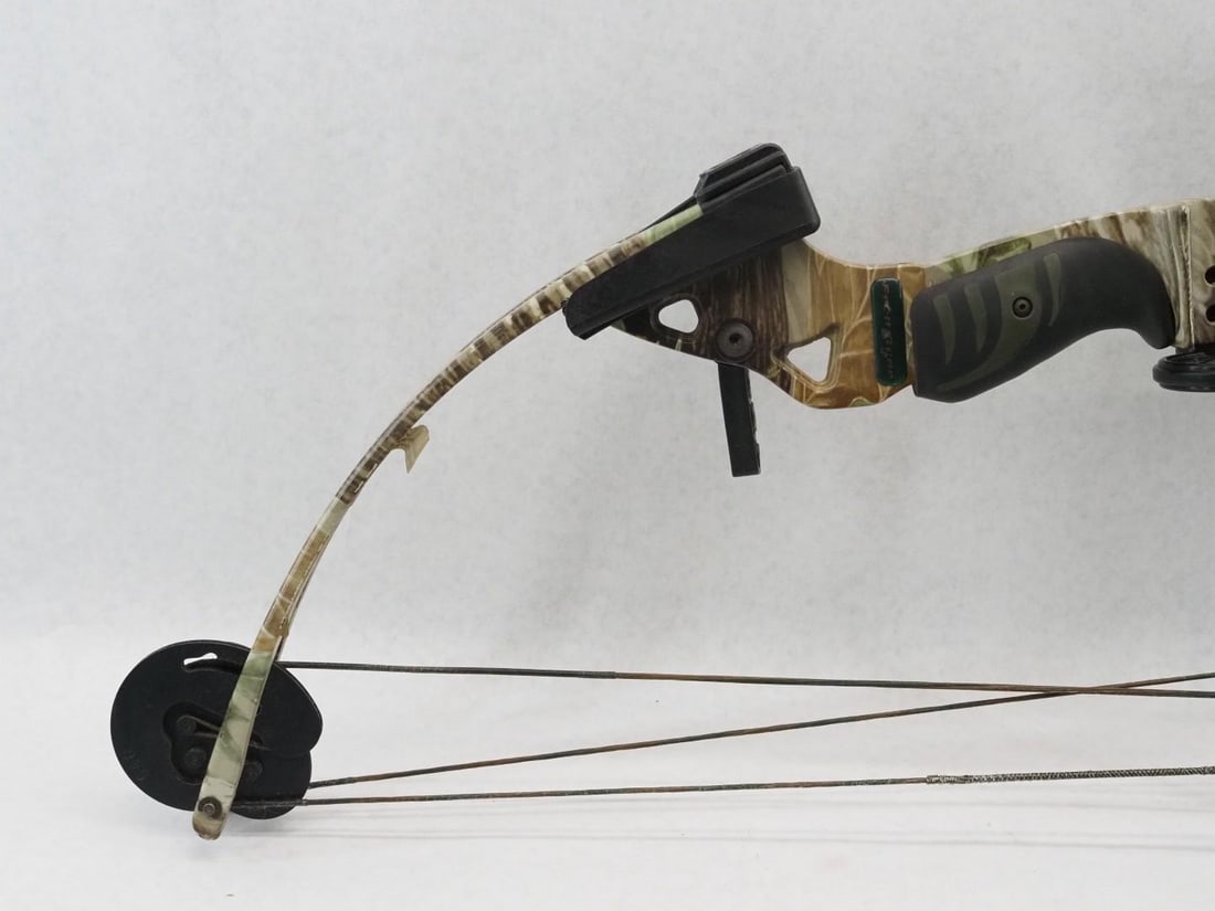 Fred Bear Compound Bow w/ Bag - 4