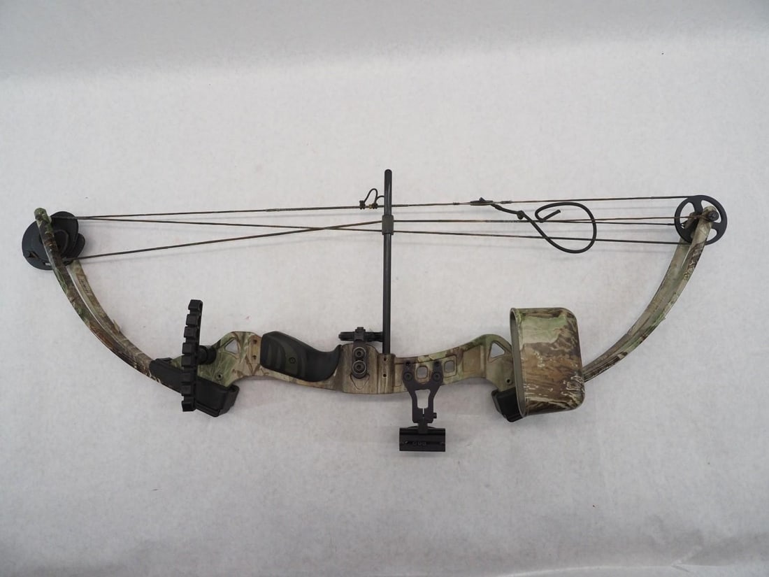 Fred Bear Compound Bow w/ Bag - 8