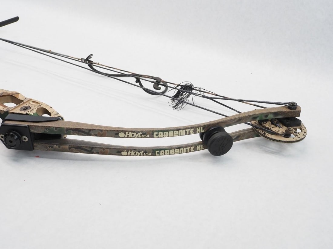 Hoyt Carbinite XL Compound Bow w/ Bag - 10