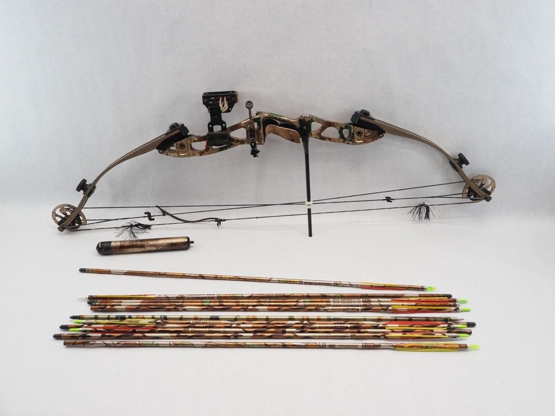 Hoyt Carbinite XL Compound Bow w/ Bag (1 of 15)