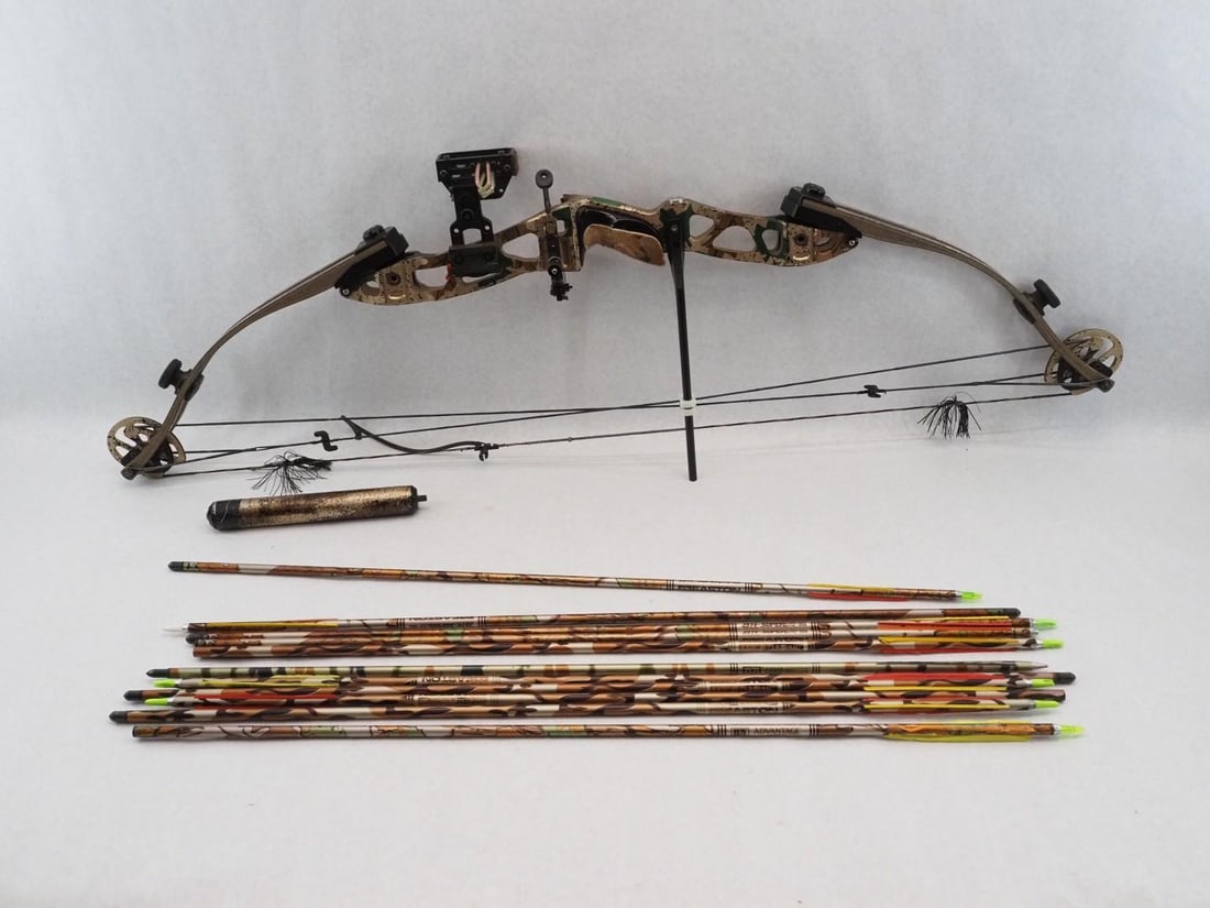 Hoyt Carbinite XL Compound Bow w/ Bag - 3