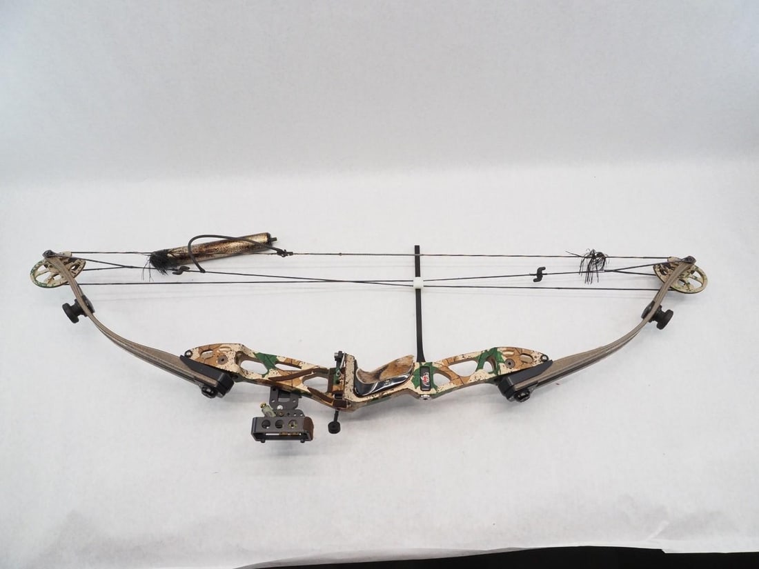 Hoyt Carbinite XL Compound Bow w/ Bag - 6