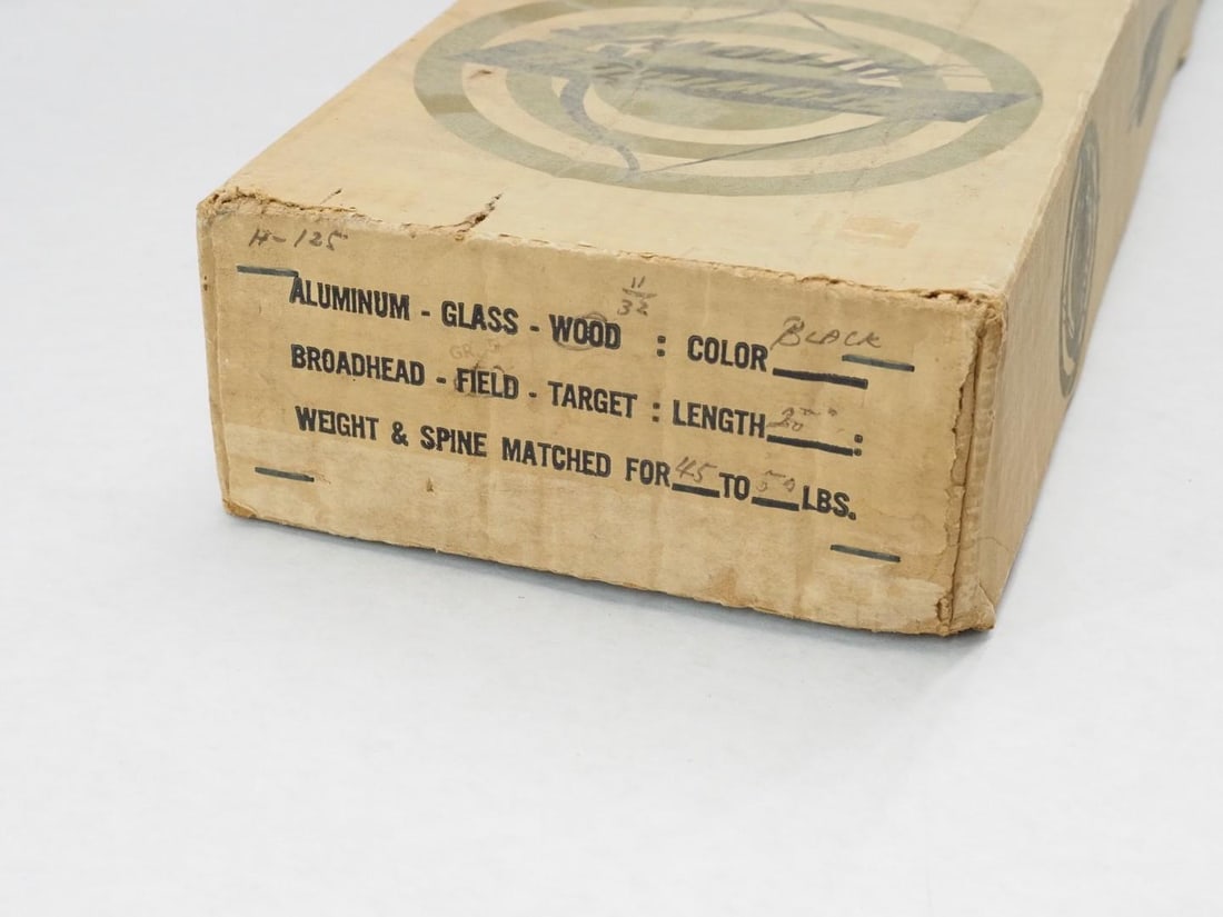 (11) Vintage Browning Wood Arrows in the Box - 10