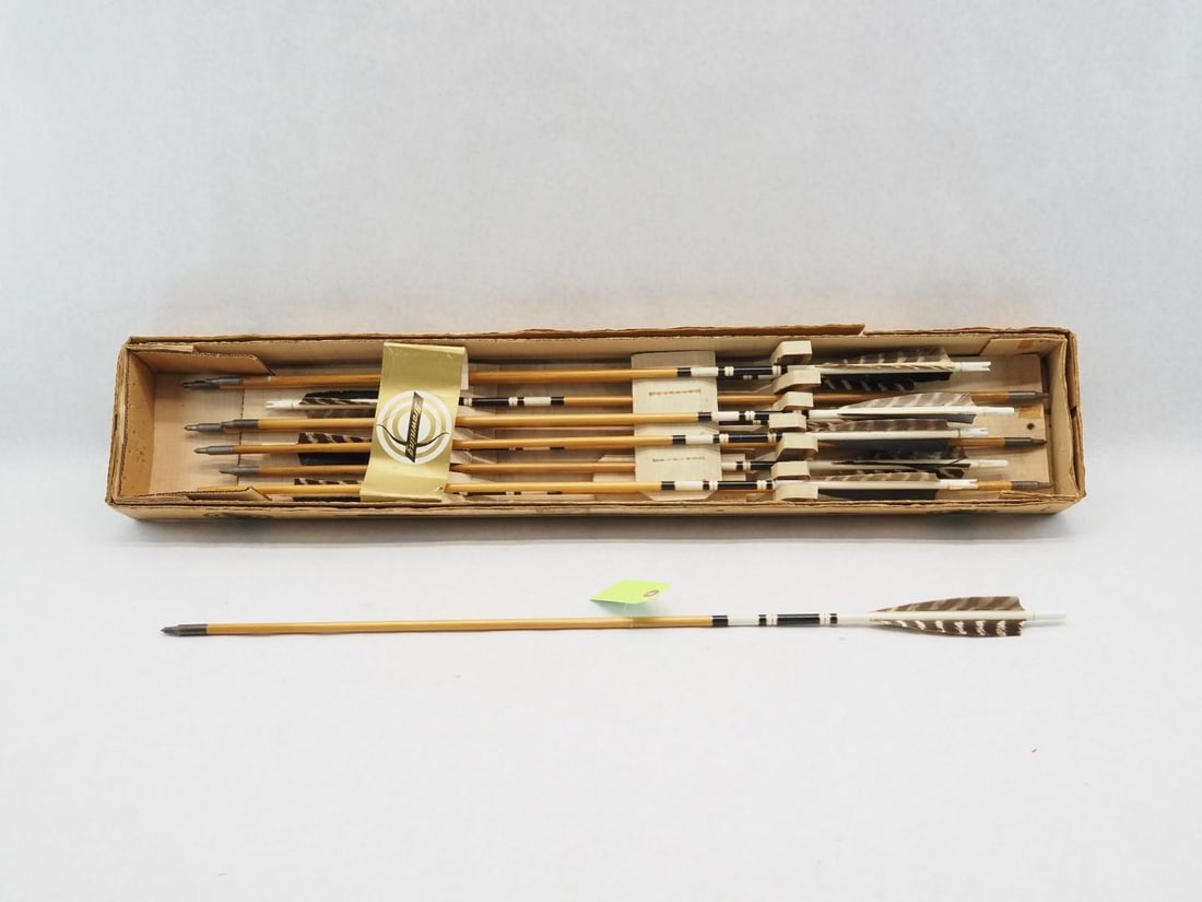 (11) Vintage Browning Wood Arrows in the Box - 2