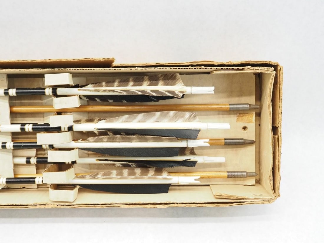 (11) Vintage Browning Wood Arrows in the Box - 5