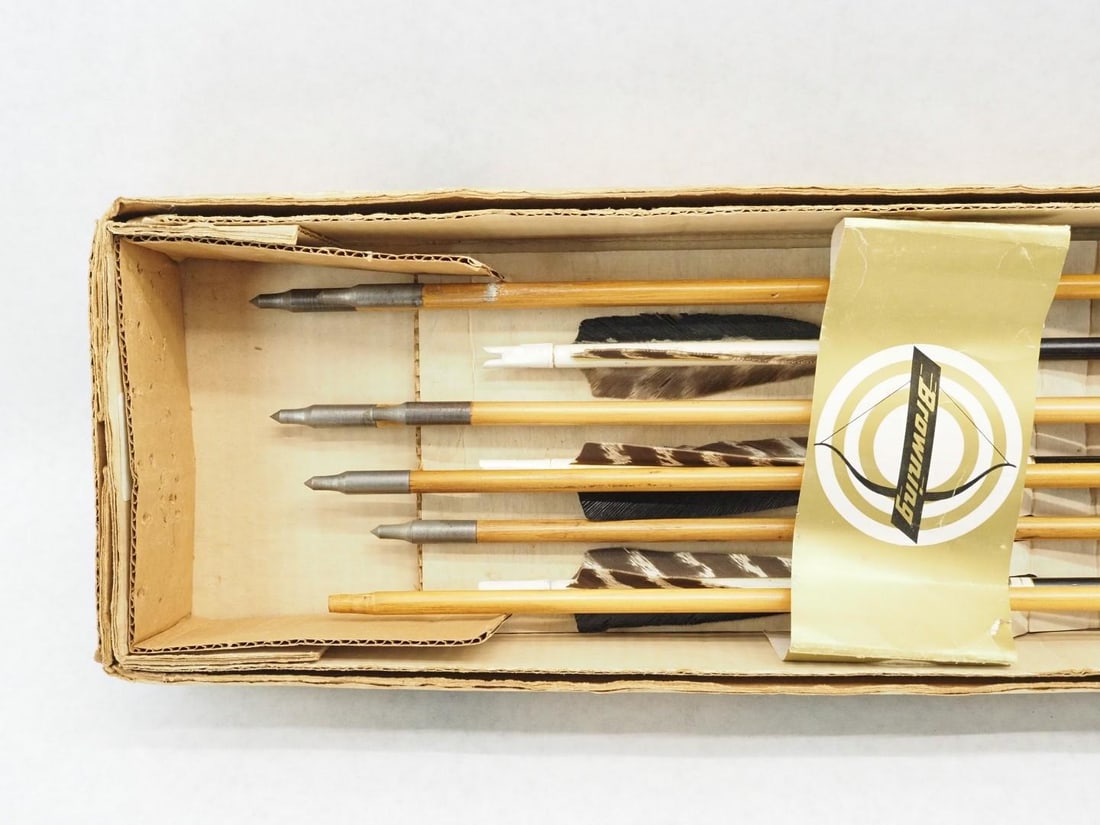 (11) Vintage Browning Wood Arrows in the Box - 7
