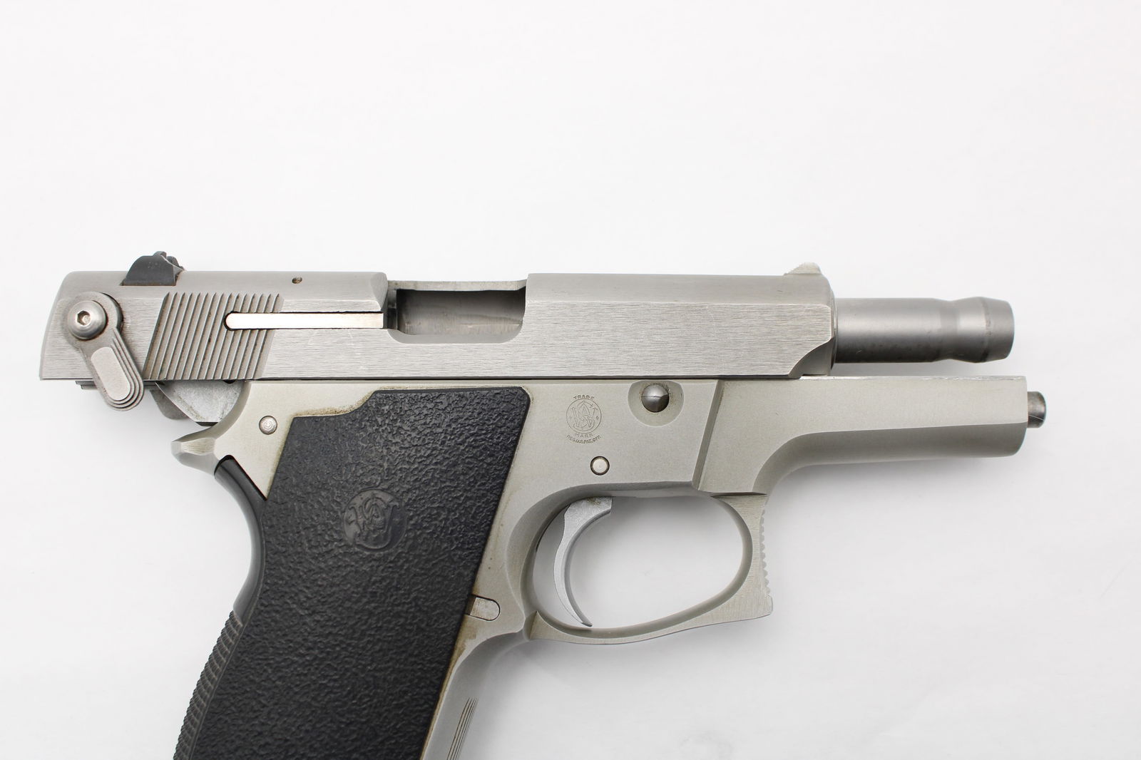 Smith & Wesson Model 669 Semi Automatic Pistol - 18