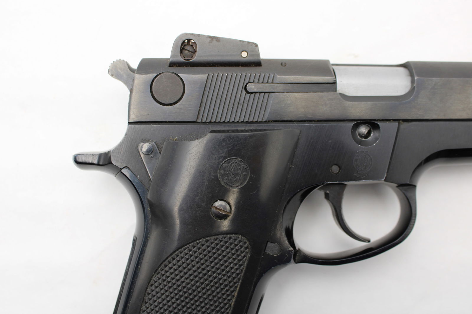 Smith & Wesson Model 459 Semi Automatic Pistol - 5