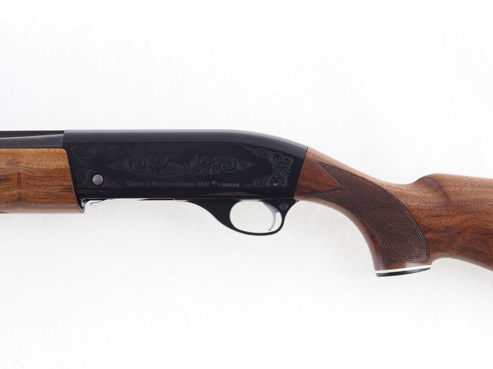 Smith & Wesson Model 1000 Semi Automatic Shotgun - 16