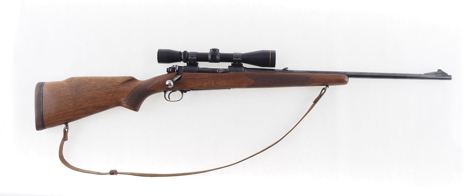 Winchester Model 70 Featherweight Bolt Action Rifle: s.n. 441841, .30-06, 22" barrel with original sights, Leupold Vari-x II 3-9x40 scope, butt pad replaced. Overall gun is in nice condition. Mfg. ca 1959. Modern (26-0078) 