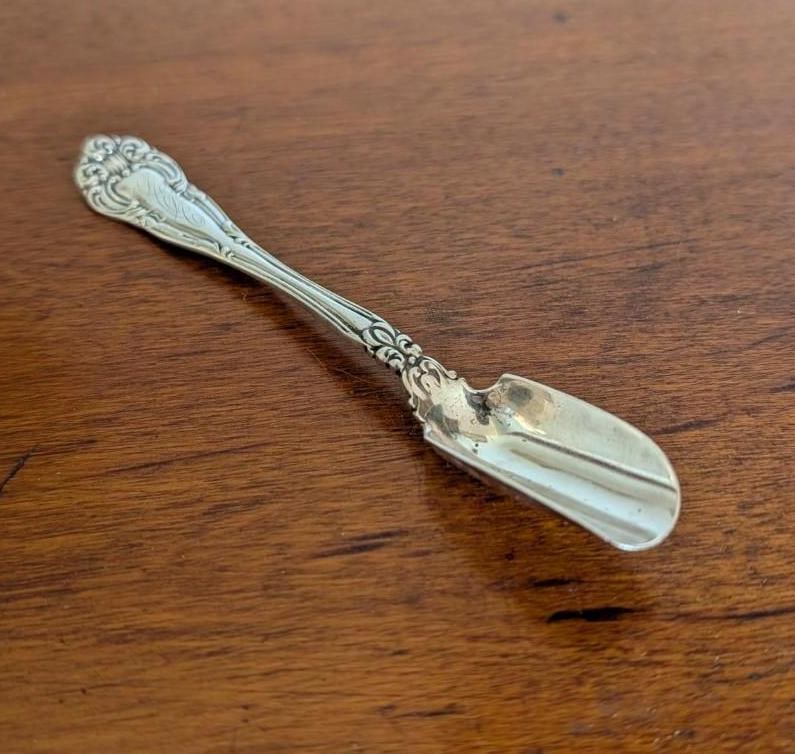 Knowles Sterling Silver Cheese Scoop: 5.5" in length, 24.9 grams, monogram 