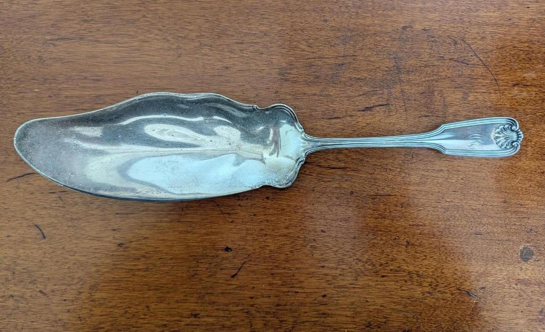 Towle Sterling Silver Fish Slice: 12.375" in length, 180.8 grams, monogram 