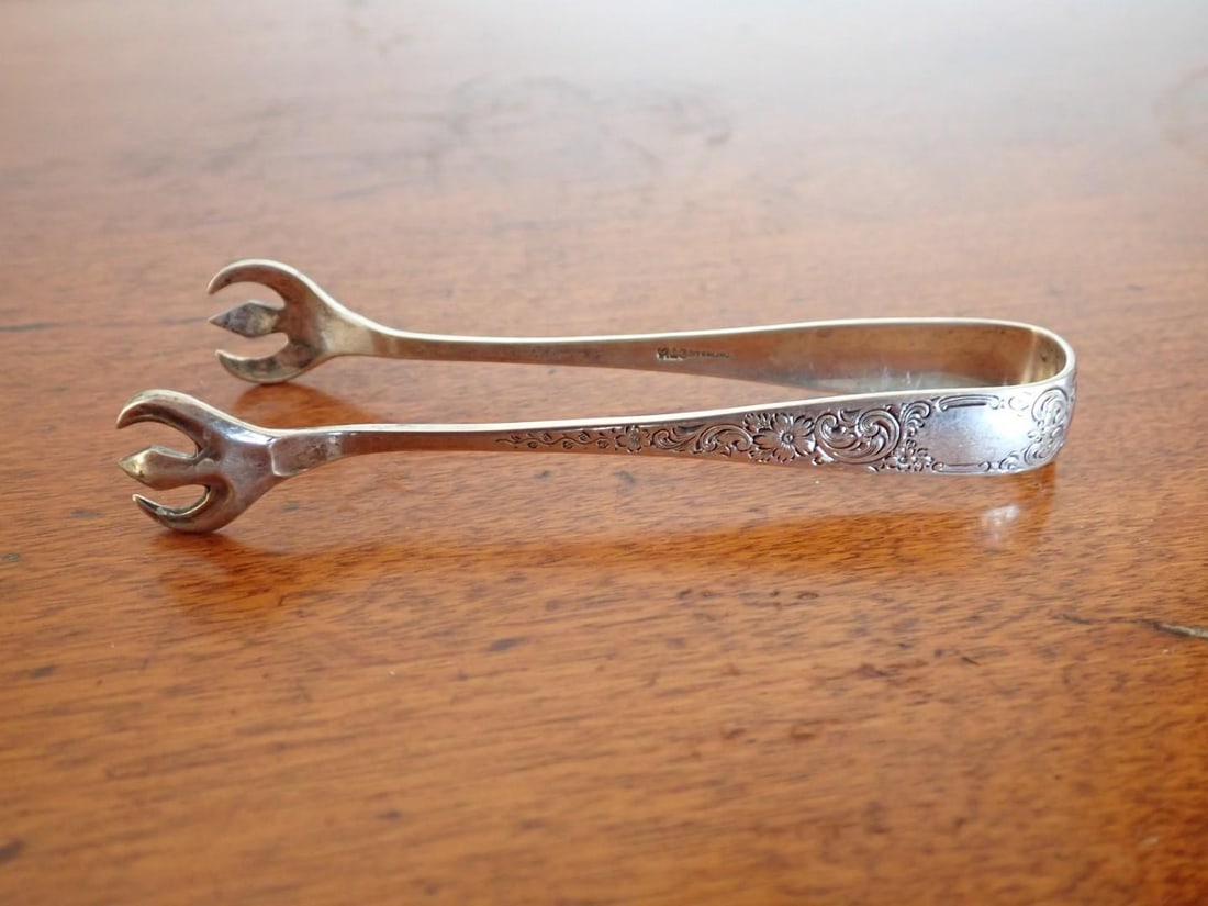 Gorham Sterling Silver Tongs: 3.875" in length; 18.2 grams 