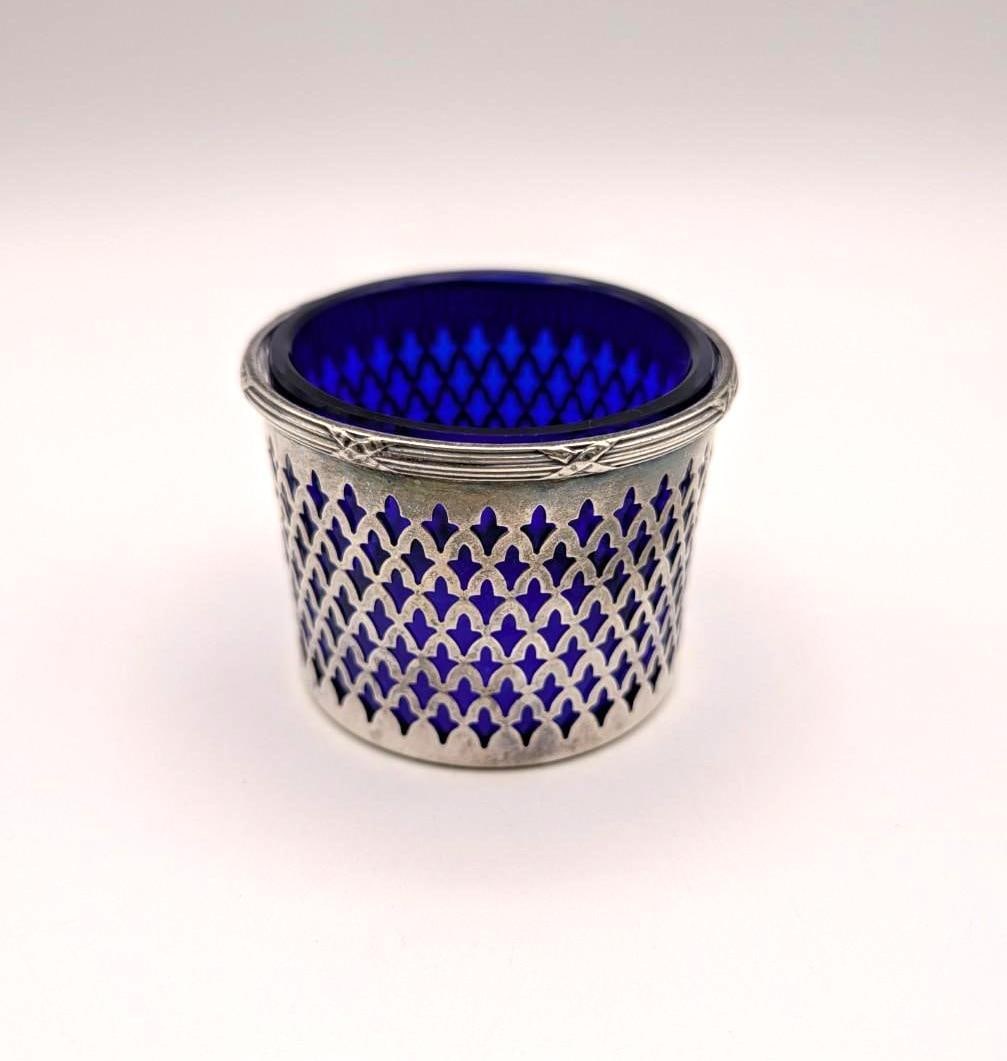Wallace Sterling Silver Salt Cellar or Pot w/ Cobalt Glass Liner: 2.75" in diameter x 2" in height 