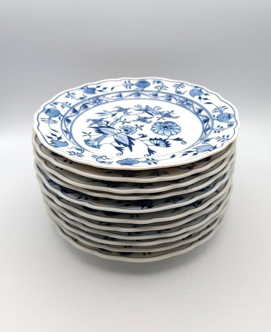 (11) Meissen Onion Pattern Plates: 8.5" in daimeter; a couple of minor chips 