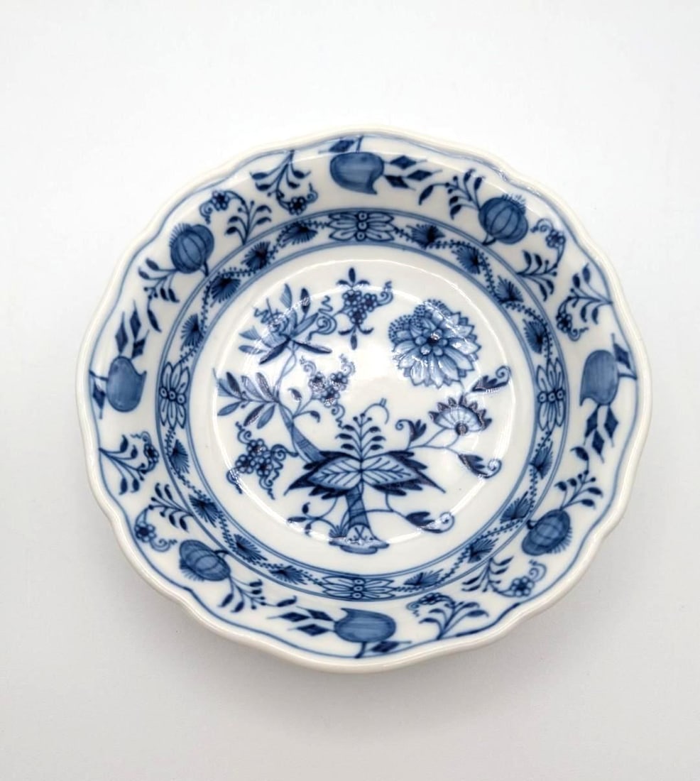 (8) Meissen Onion Pattern Articles - 8