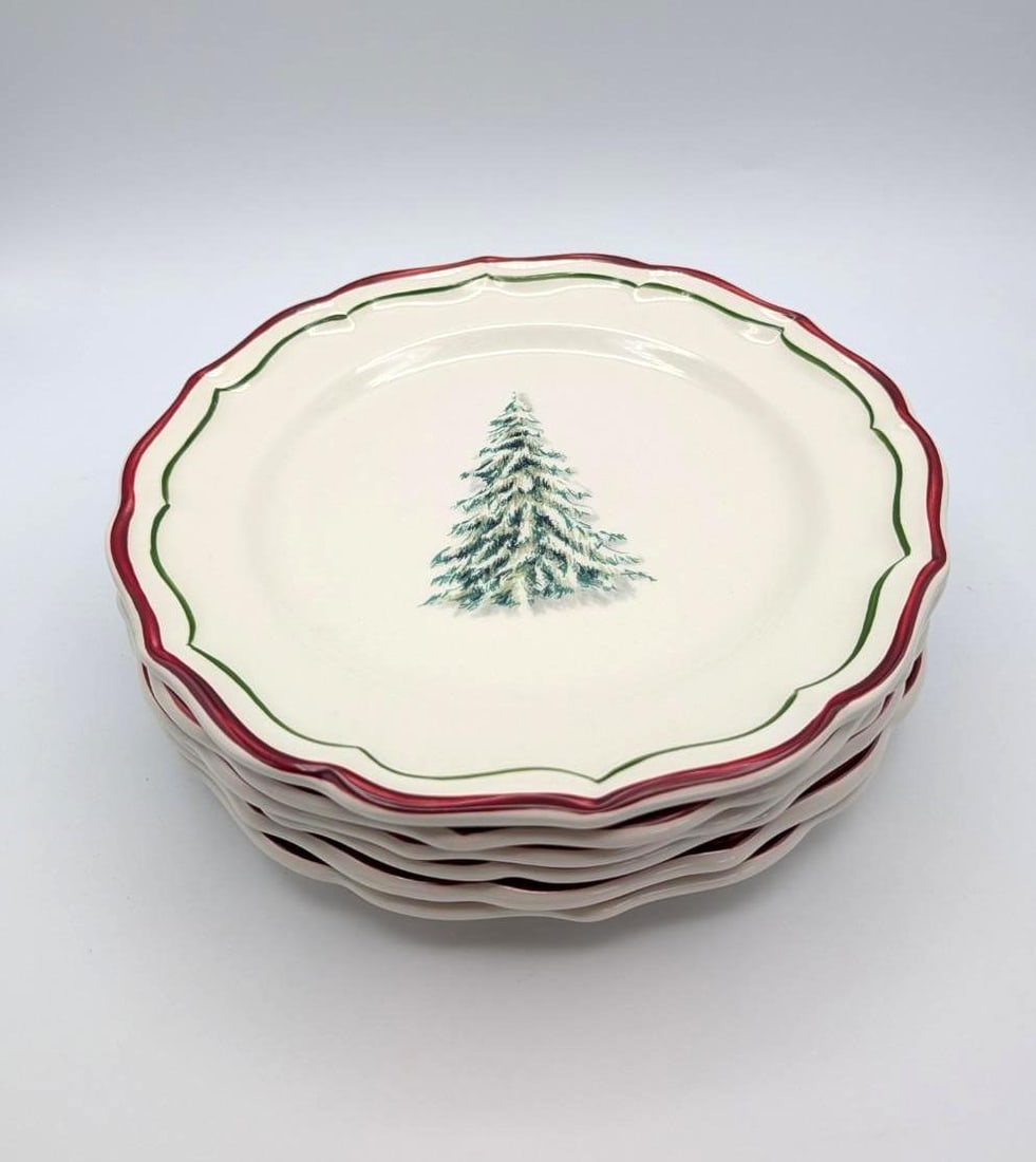 (6) Gien Filet Noel Plates: 8.75" in diameter 