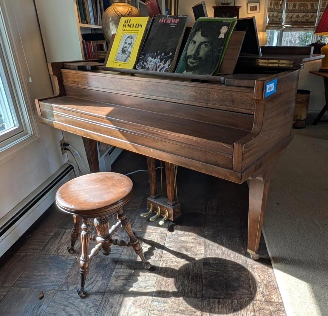 Aeolian/Stuyvesant Mahogany Baby Grand Piano (1 of 14)